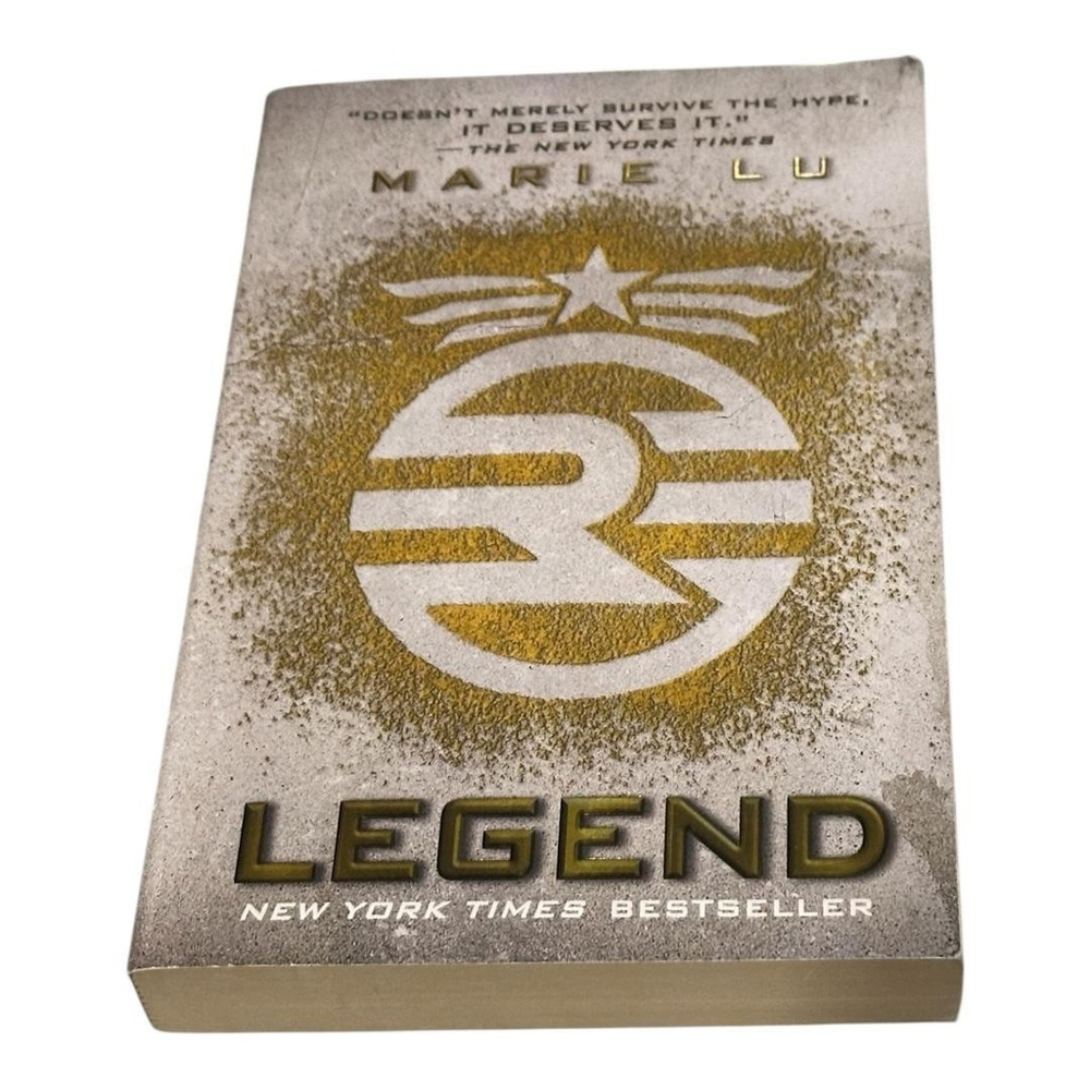 Legend Marie Lu YA Dystopian Novel Paperback Speak Penguin Teen Book Series